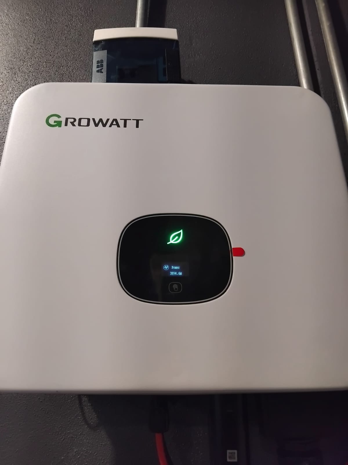 Detalle de inversor solar Growatt